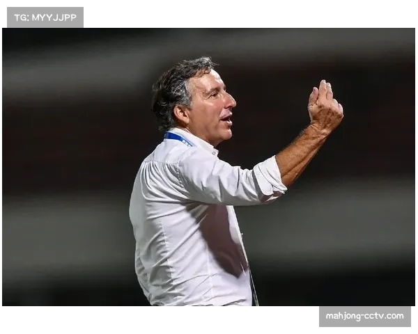 官方:莱万特功勋主帅哈维尔·佩雷拉赛季末离任,继任者风格未知